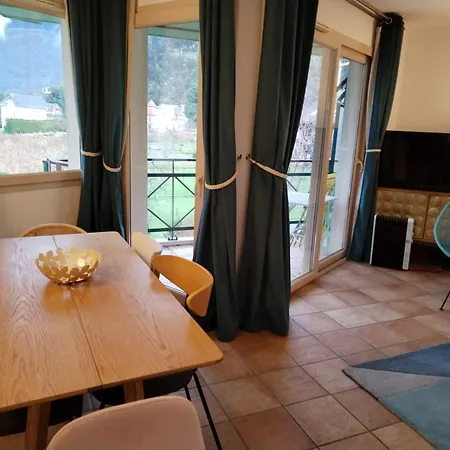 Superbe Duplex Les Pieds Dans L'eau Vue Et Chateau Avec Et Parking Prives * Duingt
